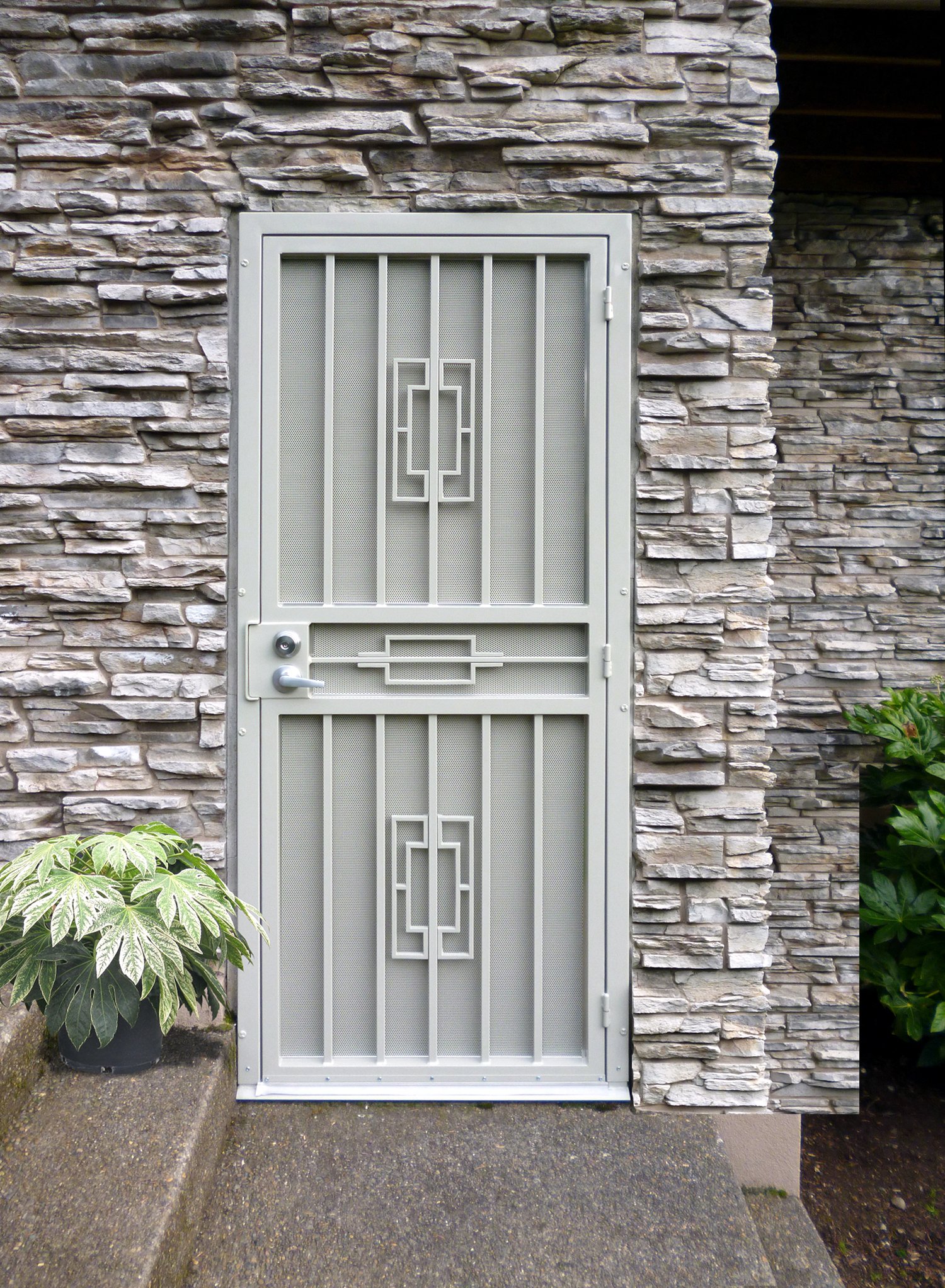 Mascotte Security Standard Series door, powder-coated light ivory, Portland home